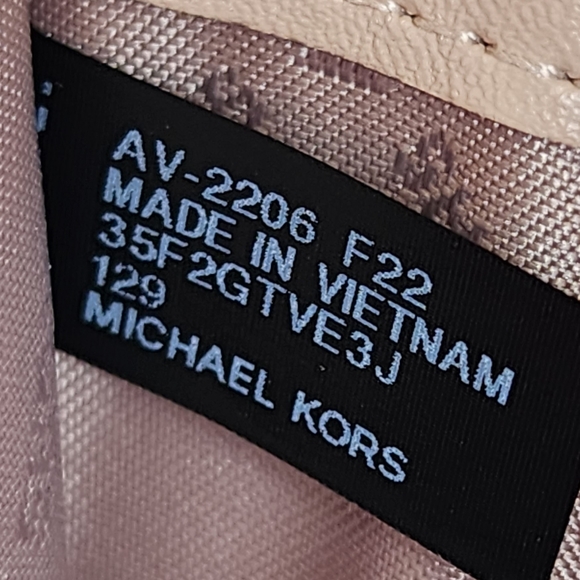 Michael Kors Jet Set Logo Wallet Wristlet - Picture 4 of 6